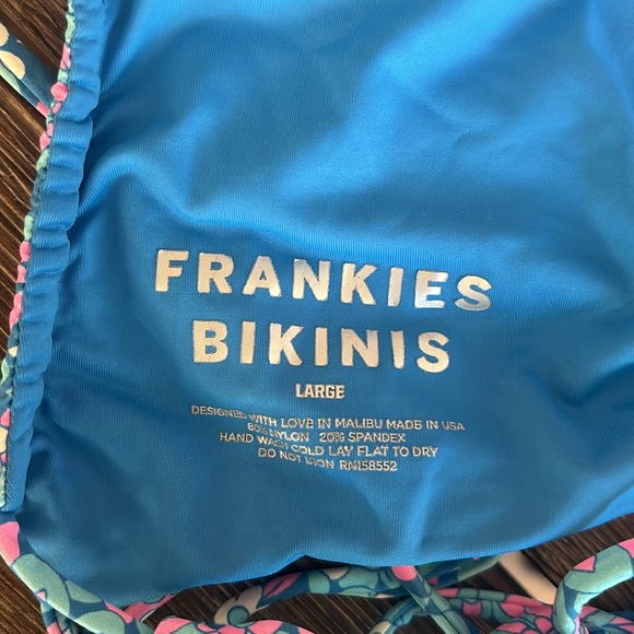 Frankie’s Bikinis Set - Picture 3 of 4